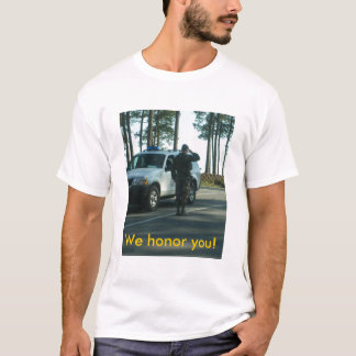 私達は名誉を与えます Tシャツ