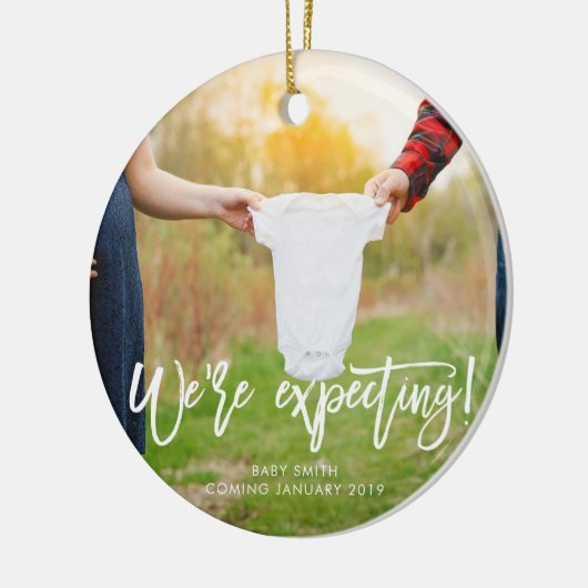 私達は妊娠の発表を期待しています セラミックオーナメント (左)
