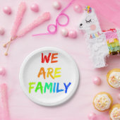 私達は家族の虹の日光の採用のデザインです ペーパープレート (パーティー)