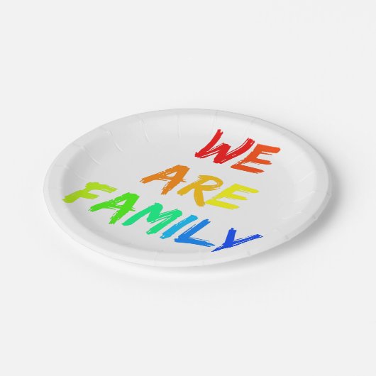 私達は家族の虹の日光の採用のデザインです ペーパープレート (アングル)