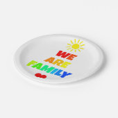 私達は家族の虹の日光の採用のデザインです ペーパープレート (アングル)