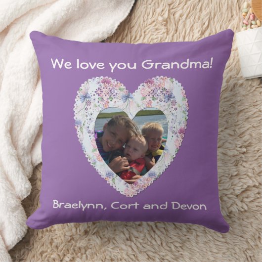 "私達は祖母"の花のハート形フレーム愛します クッション (ブランケット)