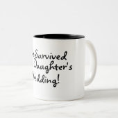 私達は私達の娘の結婚を生き延びました ツートーンマグカップ (正面右)