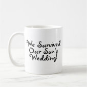 私達は私達の息子の結婚を生き延びました コーヒーマグカップ (左)