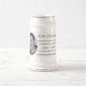 "私達へ彼は世界"のケンPlummerの記念物でした ビールジョッキ (中央)