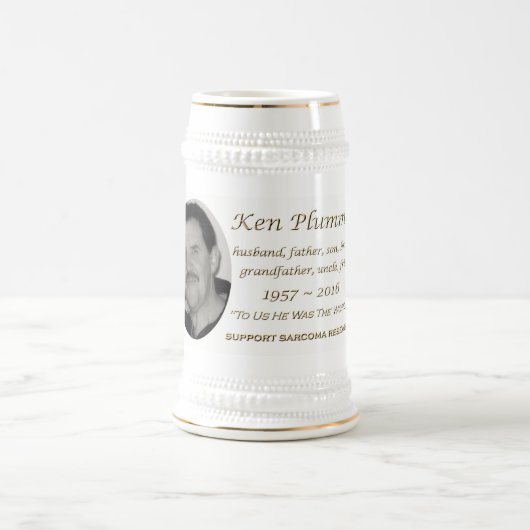 "私達へ彼は世界"のケンPlummerの記念物でした ビールジョッキ (中央)