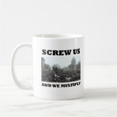 私達をねじで締めれば私達は増加します コーヒーマグカップ (左)
