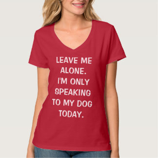 私離れは今日は私の犬話にしか行かない Tシャツ