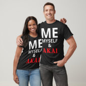私、自身とAkai – ミニマリスト音楽プロデューサーの引用 Tシャツ (ユニセックス)