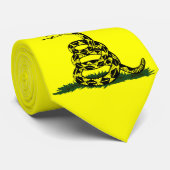 私、黄色のガズデンの旗の赤で踏まないで下さい ネクタイ (ロール)