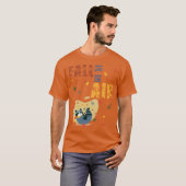 秋がやってきた アライグマの秋 Tシャツ (正面フル)