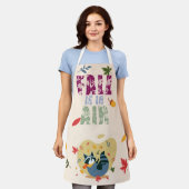 秋がアライグマをスイングして空中にある エプロン (着用した状態)