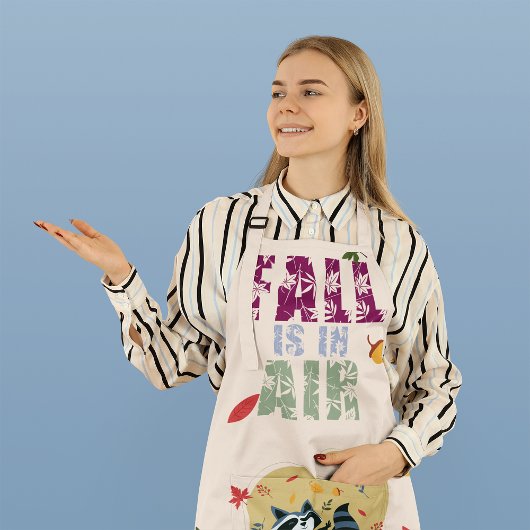 秋がアライグマをスイングして空中にある エプロン