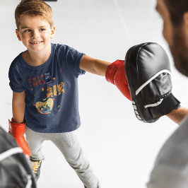 秋がアライグマをスイングして空中にある Tシャツ