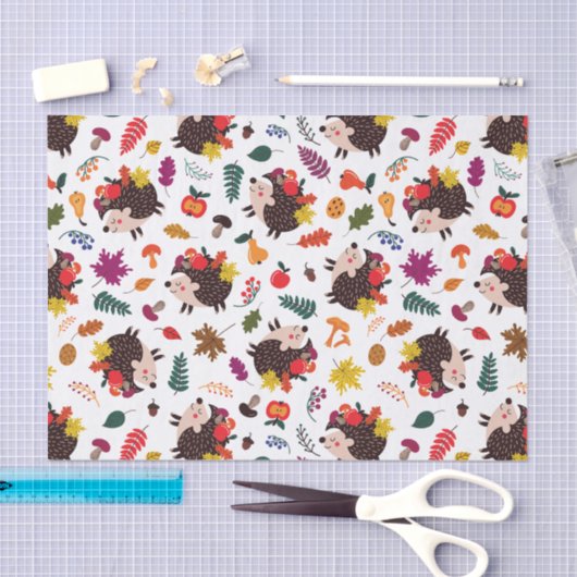 秋が目にする森のかわいいハリネズミと果物 薄葉紙 (クラフト)