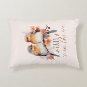 秋が空中に – かわいい鳥と紅葉 アクセントクッション (正面)