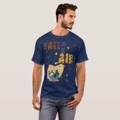 秋が空気の中にいるアライグマ Tシャツ (正面フル)