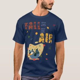秋が空気の中にいるアライグマ Tシャツ