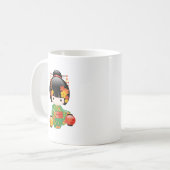 秋こけし人形 – 緑の着物芸者ガールコーヒー コーヒーマグカップ (正面左)