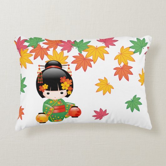 秋こけし人形 – 緑の着物芸者ガール アクセントクッション (正面)