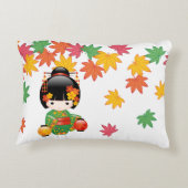 秋こけし人形 – 緑の着物芸者ガール アクセントクッション (裏面)