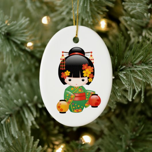 秋こけし人形 – 緑の着物芸者ガール セラミックオーナメント (ツリー)