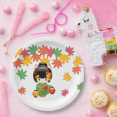 秋こけし人形 – 緑の着物芸者ガール ペーパープレート (パーティー)