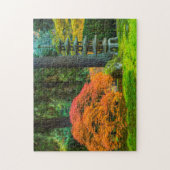 秋に日本のオレゴン州ポートランドの庭園 ジグソーパズル (縦)