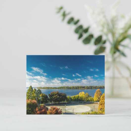 秋のインディアナ州エバンズビルにあるオハイオ川 ポストカード (スタンド正面)