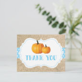 秋のオレンジ色のとうがらしとブルーの麻の布の感謝カード サンキューカード (スタンド正面)