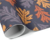 秋のオーク葉のとドングルズの模様（暗） ラッピングペーパー (ロールコーナー)