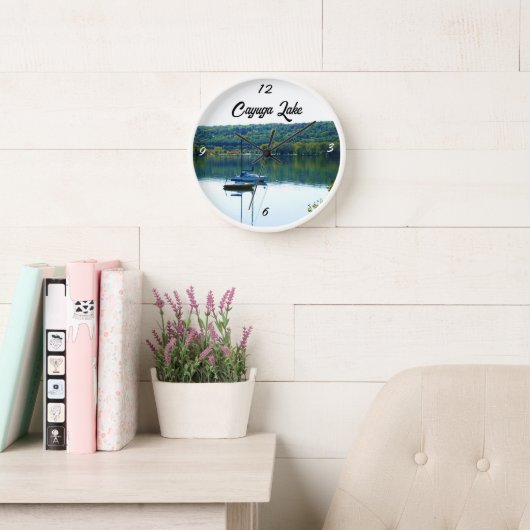 秋のカイウガ湖 壁時計 (読書スペース)