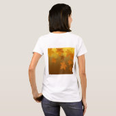 秋のカエデと葉《写真》ぼけ味模様 Tシャツ (裏面フル)