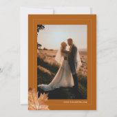 秋のカエデの葉のブラントオレンジの水色 セーブザデート (裏面)