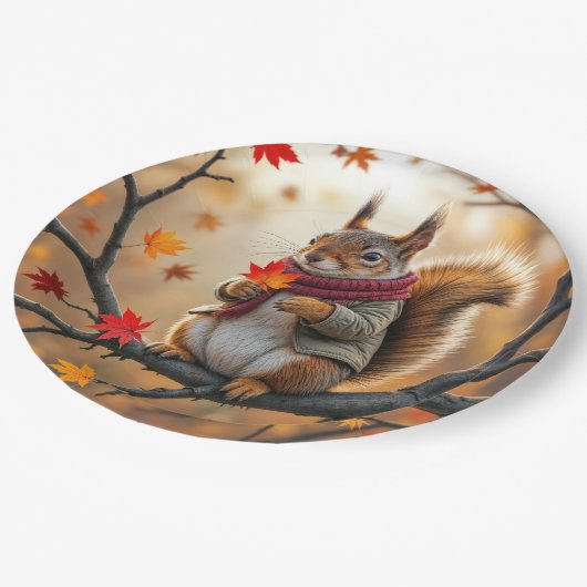 秋のカエデの葉を持つリス ペーパープレート (アングル)