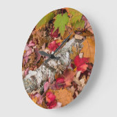 秋のカエデ葉の樺の木の樹皮を覆う森 ラージ壁時計 (傾斜)