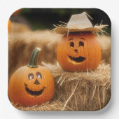 秋のカボチャの上の干し草の俵 ペーパープレート (正面)