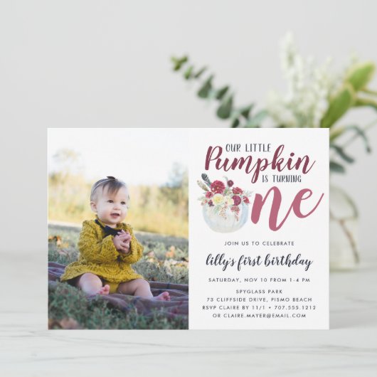 秋のカボチャの最初の誕生日パーティーの写真 招待状 (スタンド正面)