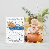 秋のカボチャの葉の青いトラックの誕生日写真 招待状 (スタンド正面)