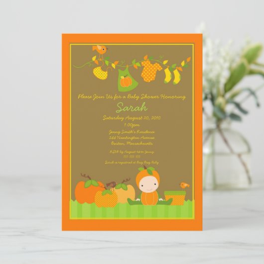 秋のカボチャ女の子のClotheslineのベビーシャワーの招待 招待状 (スタンド正面)