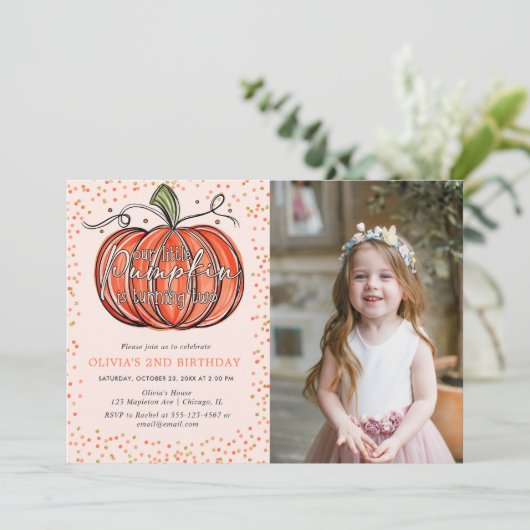 秋のカボチャ 私たちの小さな子は2歳になる フォト 招待状 (スタンド正面)