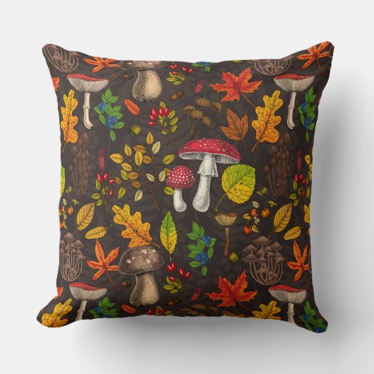 秋のキノコ葉や、木の実や果実が暗い日 クッション (正面)