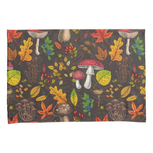 秋のキノコ葉や、木の実や果実が暗い日 枕カバー (正面右)