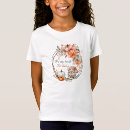 秋のキュートなノーム 落ち葉の誕生日 Tシャツ