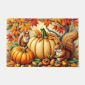 秋のシーンのリスとカボチャ ドアマット (正面)