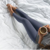 秋のトレンドカラーネイビーブルー無地の レギンス