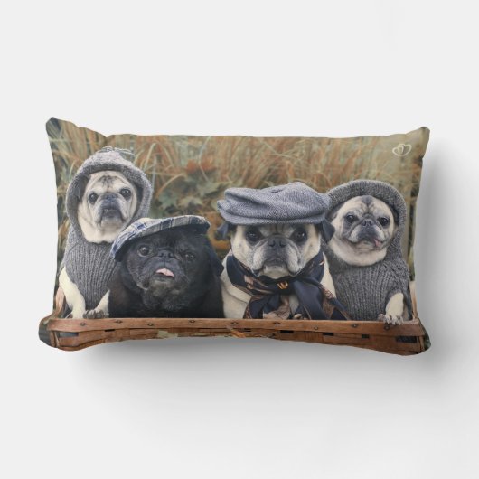 秋のパグ枕 ランバークッション (正面)