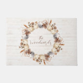 秋のパーソナライズされたかぼちゃ松コーンリース ドアマット (正面)