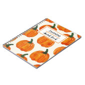 秋のパーソナライズされたかぼちゃ模様 ノートブック (左側)