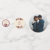 秋のブルゴーニュとピンクのフローラ結婚のテーブル コンフェッティ (正面)